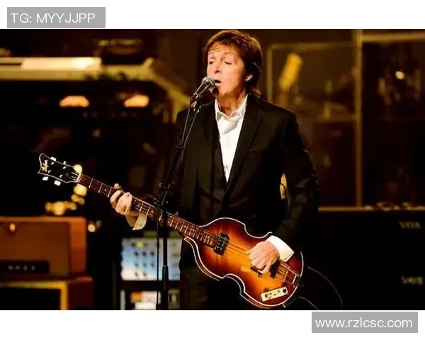 足球明星化身老头乐队演绎经典音乐引发全场热潮 足球明星化身老头乐队演绎经典音乐引发全场热潮