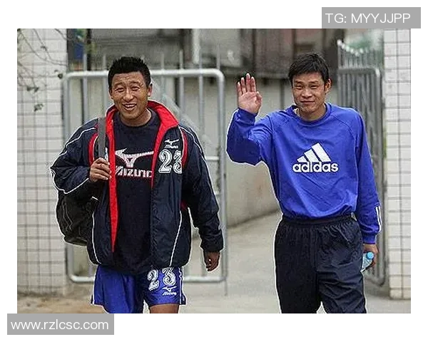 足球明星小黑子的成长之路与背后故事揭秘